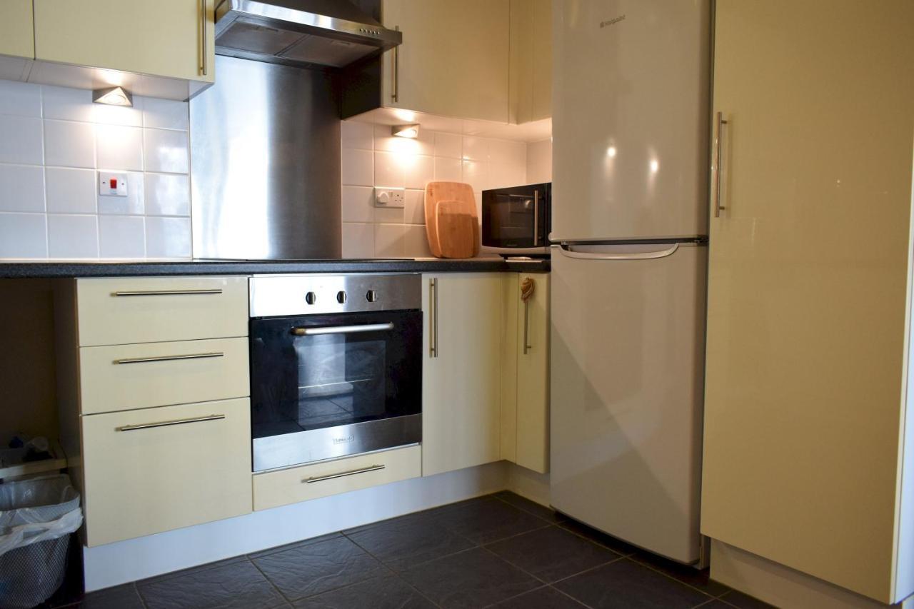 1 Bedroom In Canary Wharf With Balcony *
